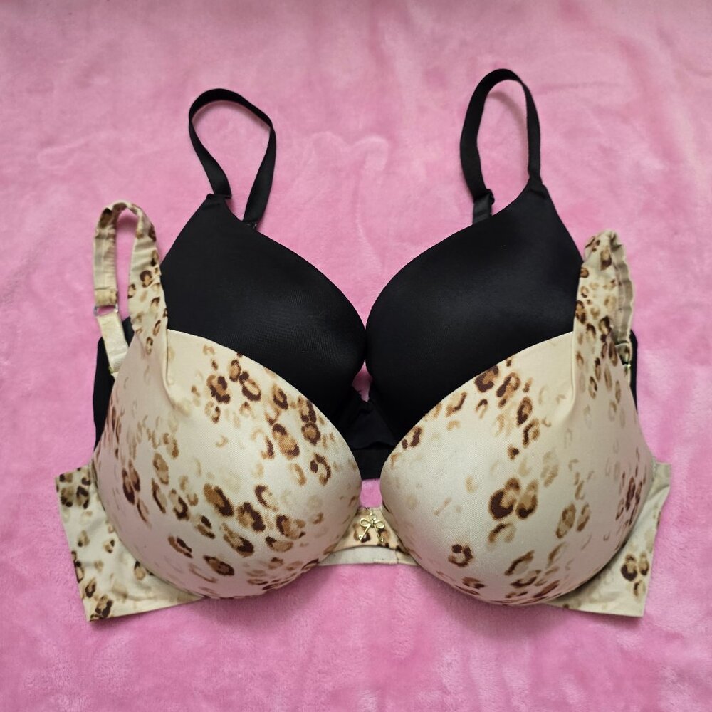 2 pairs of 36DD bras (1 VS & 1 PINK)